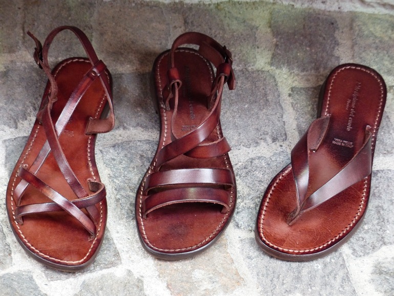 Podiatrists Tell Us How to Pick Sandals So Comfortable You Can